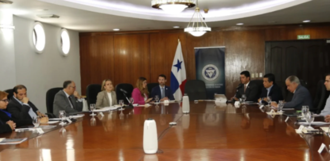 Simultaneous interpretation for the International Republican Institute (IRI) at Panama´s Chamber of Commerce.